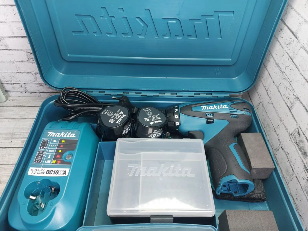 Шуруповерт Makita DF330D