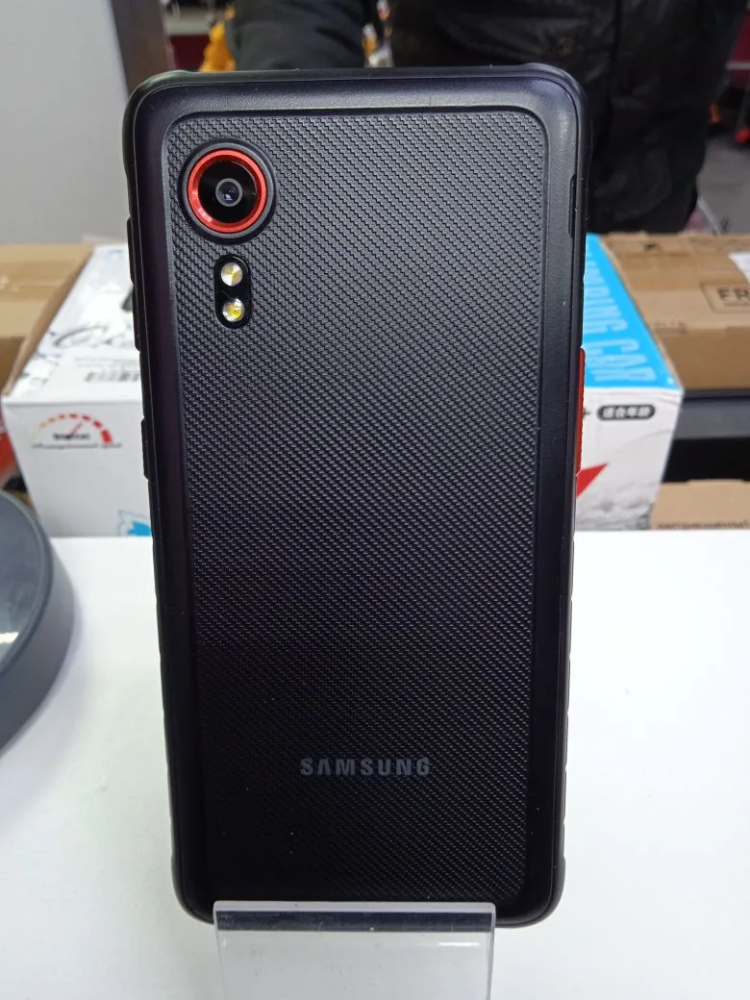 Смартфон Samsung Galaxy X Cover 5