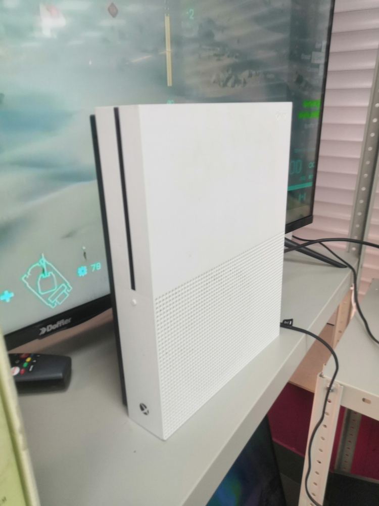 Игровая приставка XBOX ONE S