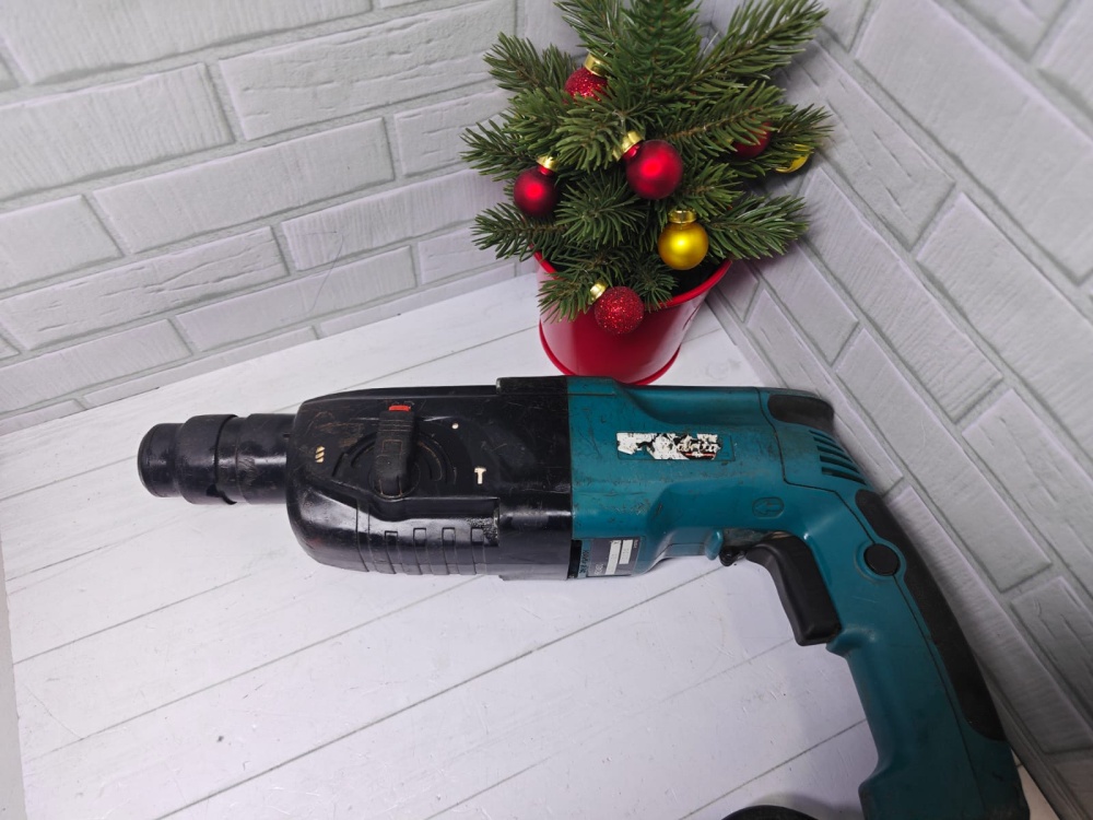 Перфоратор Makita HR2450