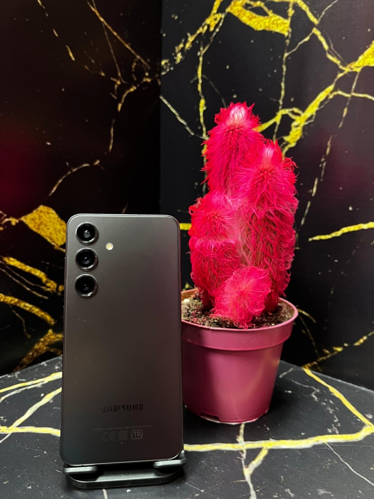 Смартфон Samsung S24 8/256