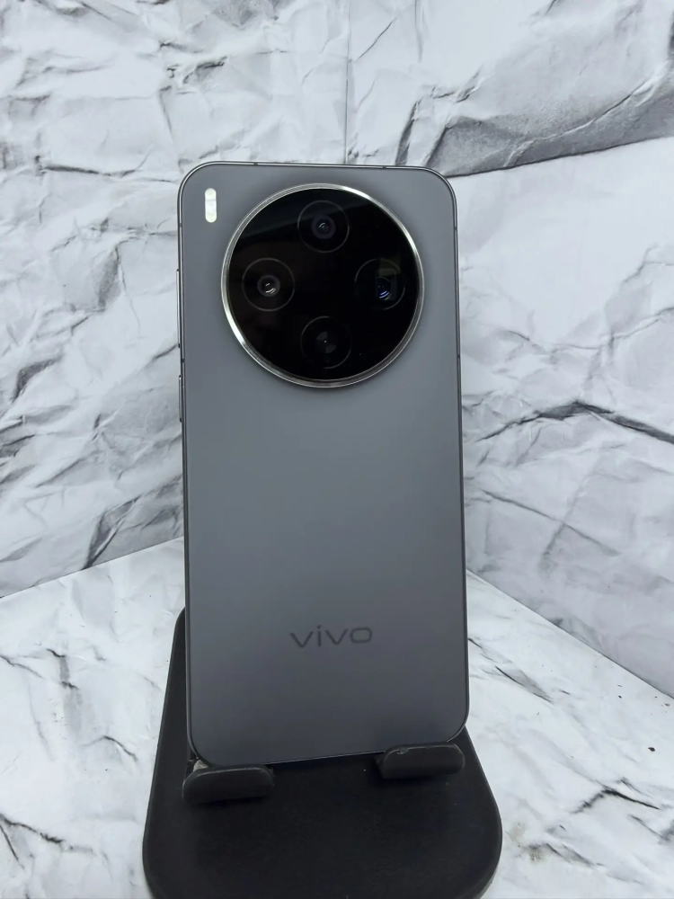 Смартфон Vivo X300 16/512Gb