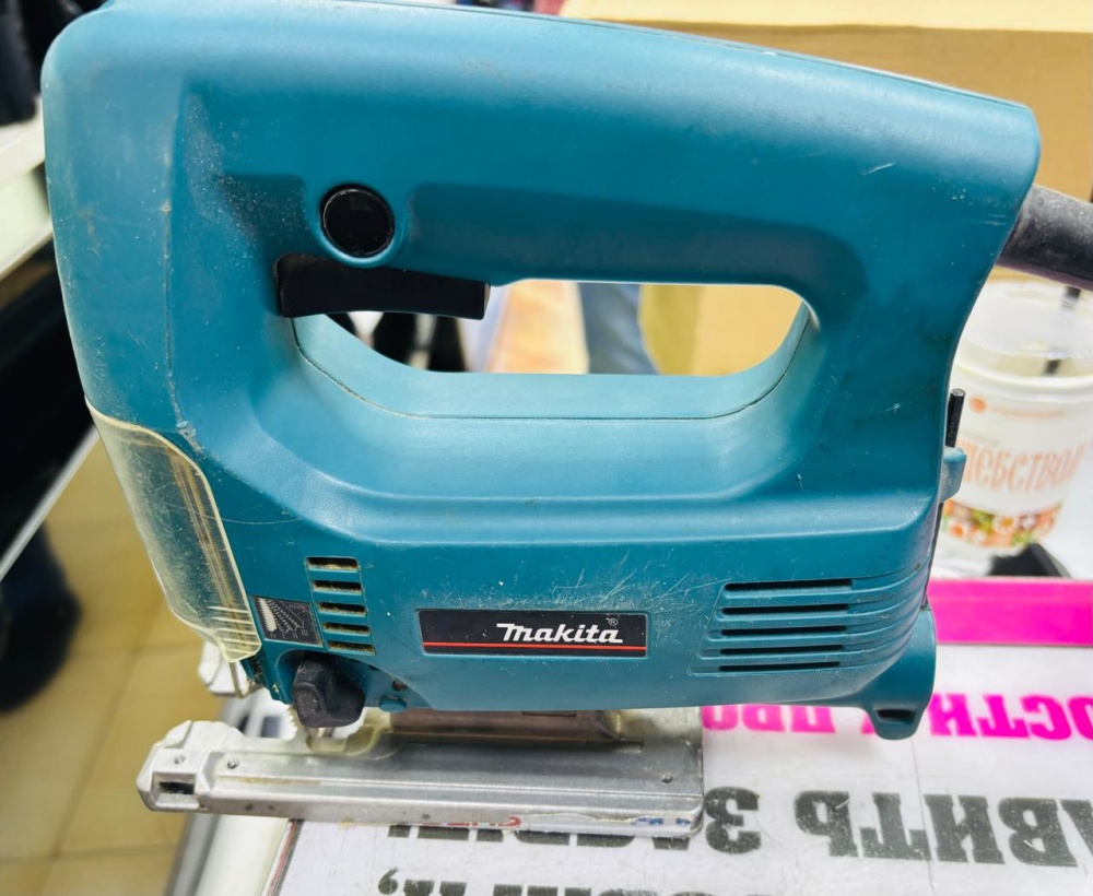 Лобзик Makita 4324