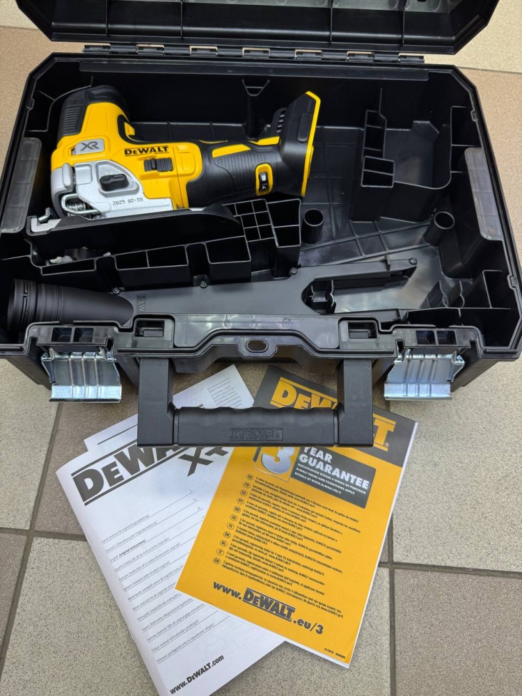 Лобзик аккумуляторный DeWalt DCS335NT