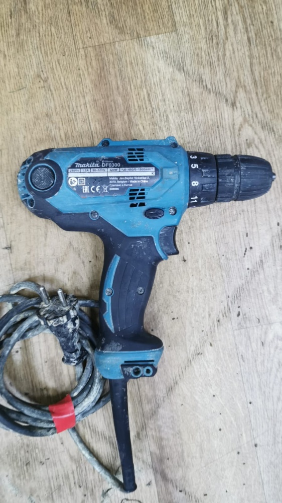 Шуруповерт Makita DF0300