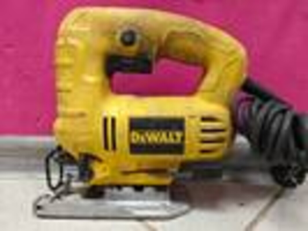 Лобзик Dewalt DWE249