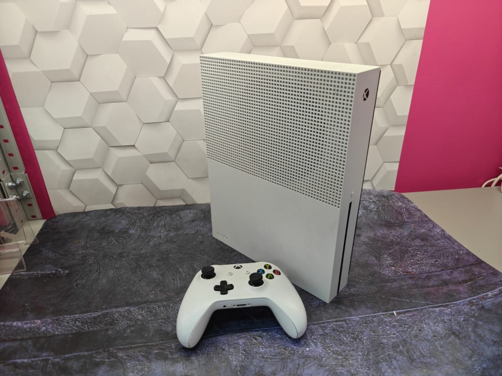 Игровая приставка XBOX ONE S 1TB