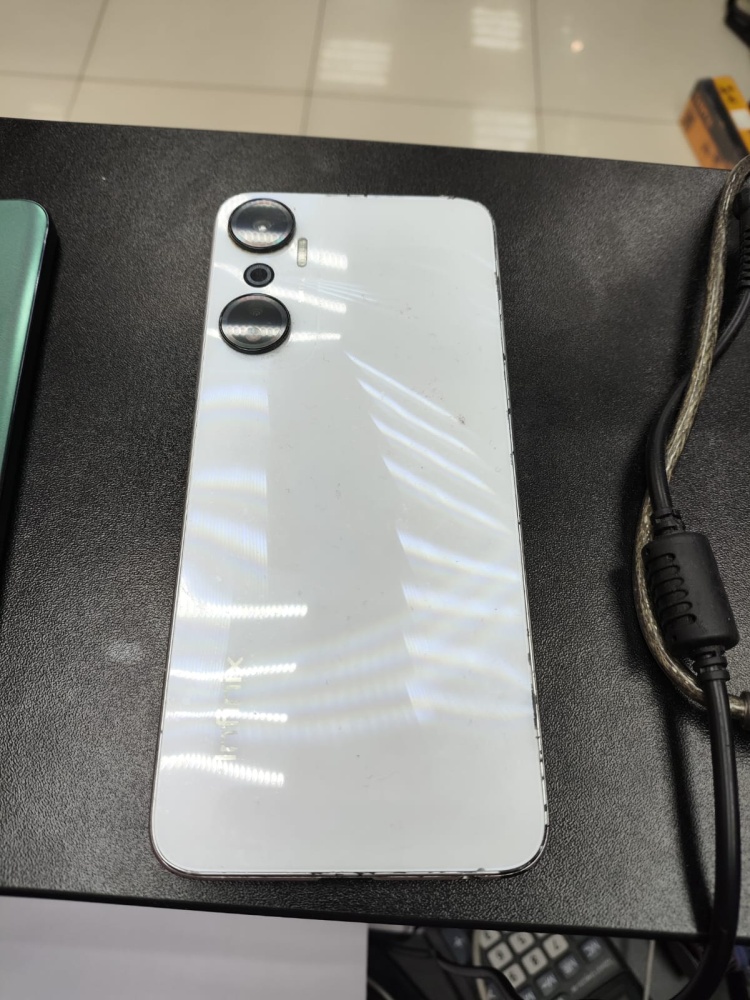 Мобильный телефон Infinix Hot 20 4/128
