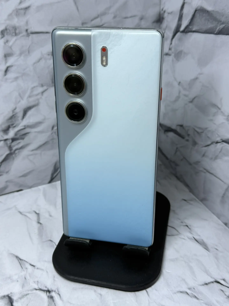 Мобильный телефон Tecno CAMON  40 8-256