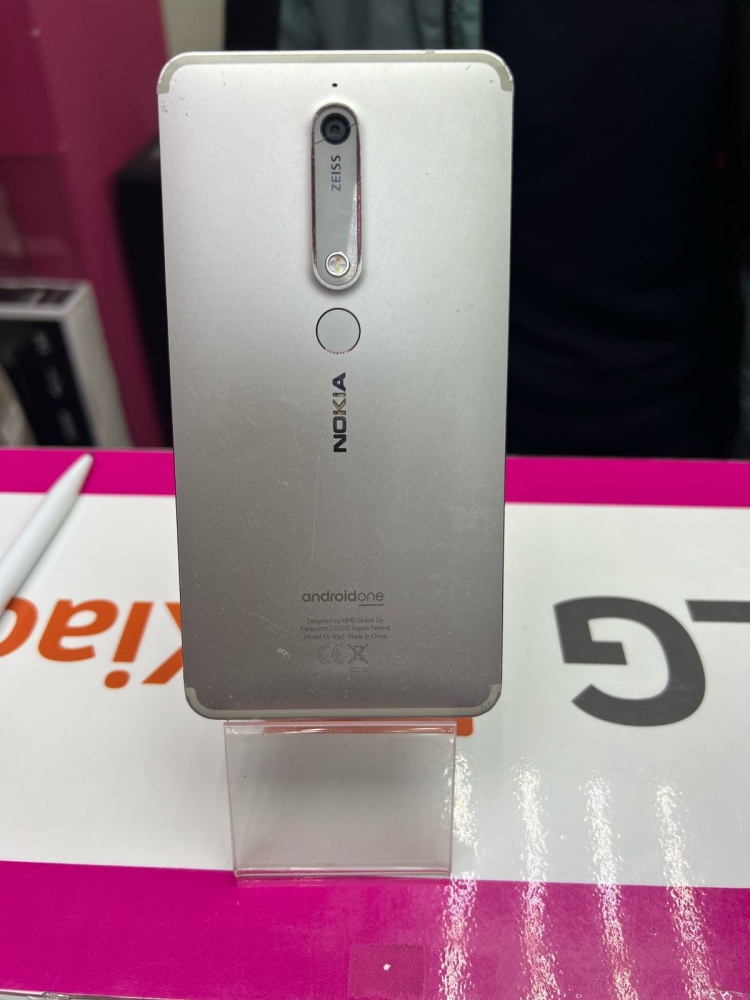 Мобильный телефон Nokia 6.1
