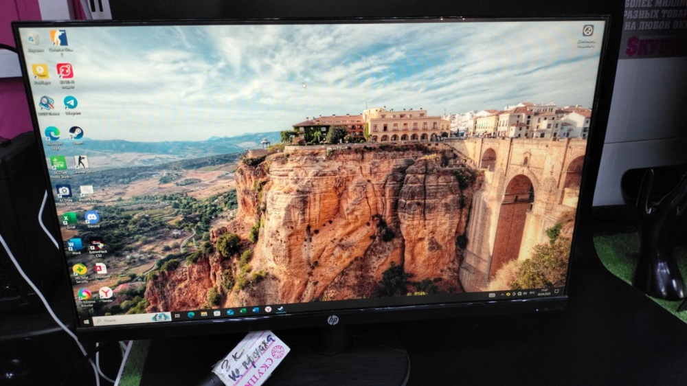 Монитор HP V24i