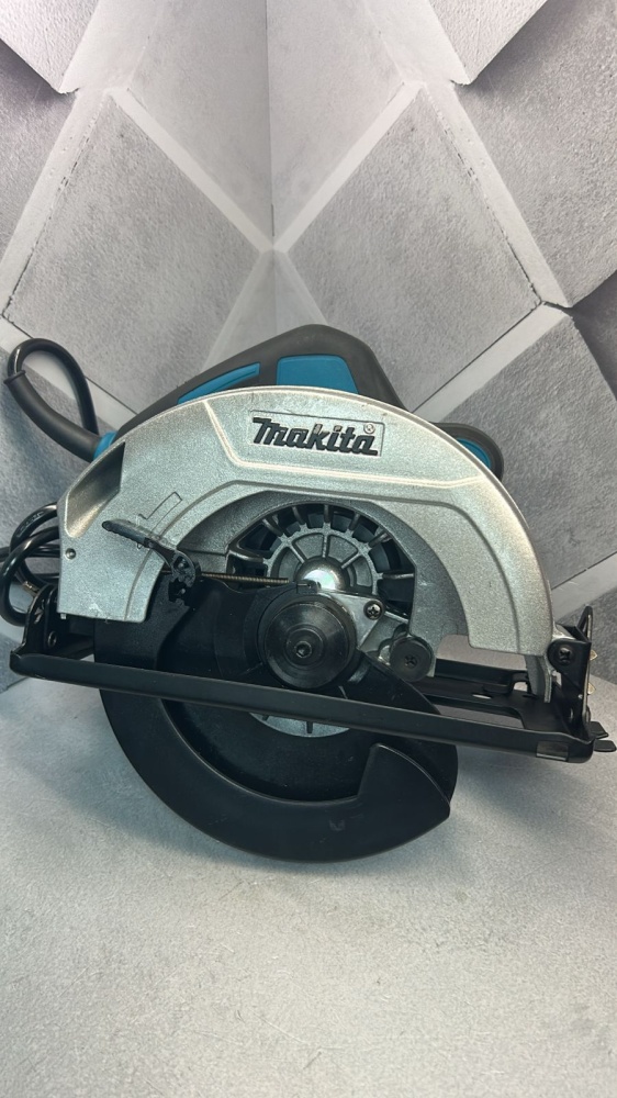 Циркулярная пила Makita hs70 185mm