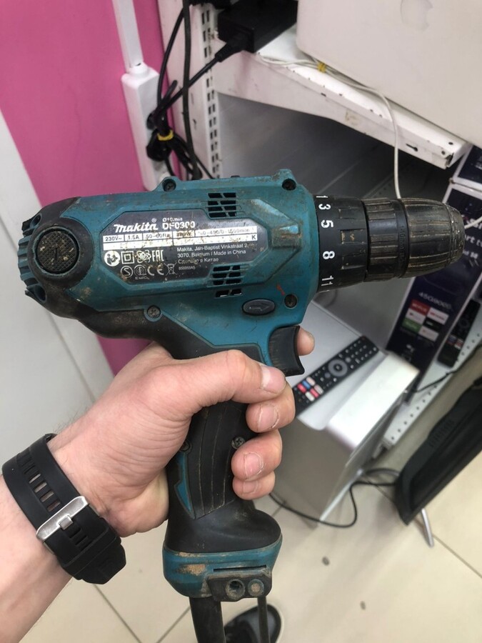 Шуруповерт Makita df0300
