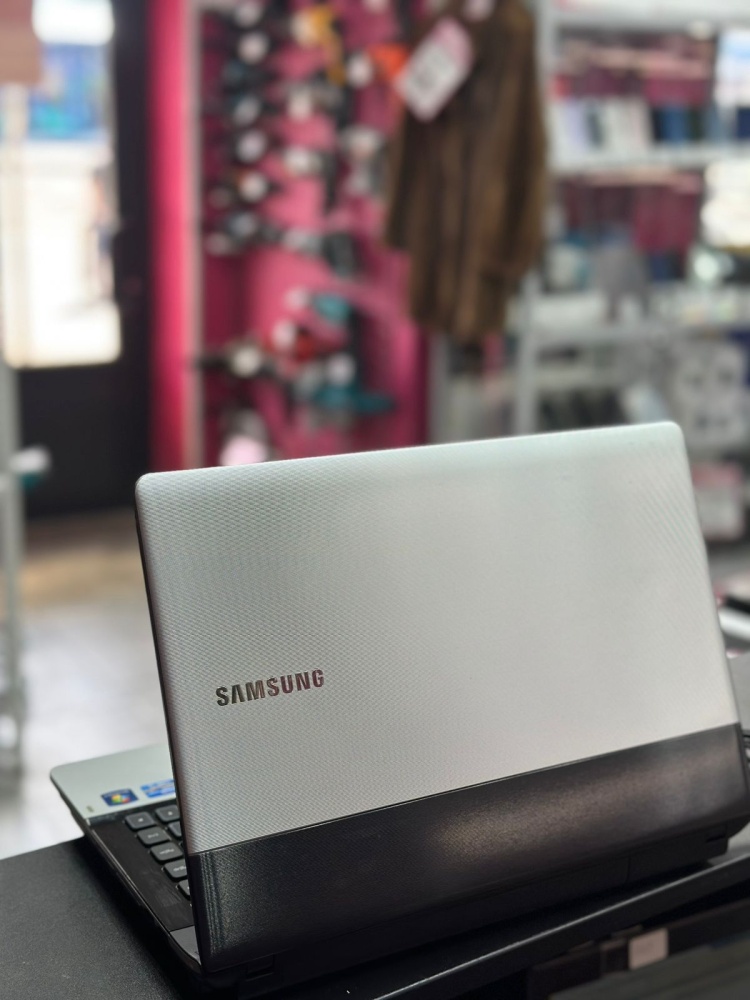 Ноутбук Samsung