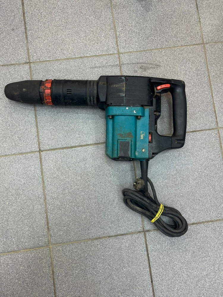 Отбойный молоток Makita HM1202 2C