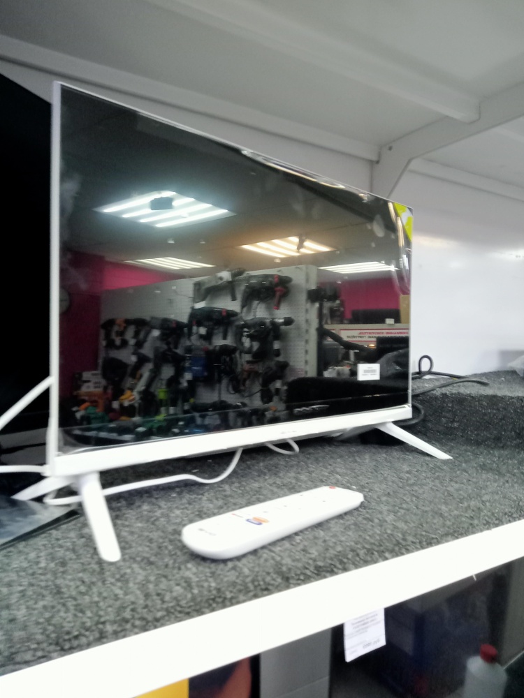 Телевизор EVOTV 24 WHITE