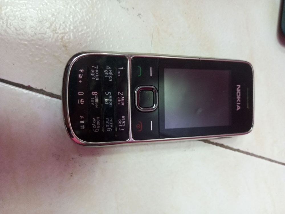 Мобильный телефон Nokia 2700