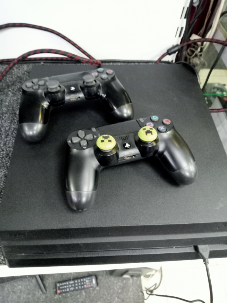 Игровая приставка Sony PlayStation 4 PRO