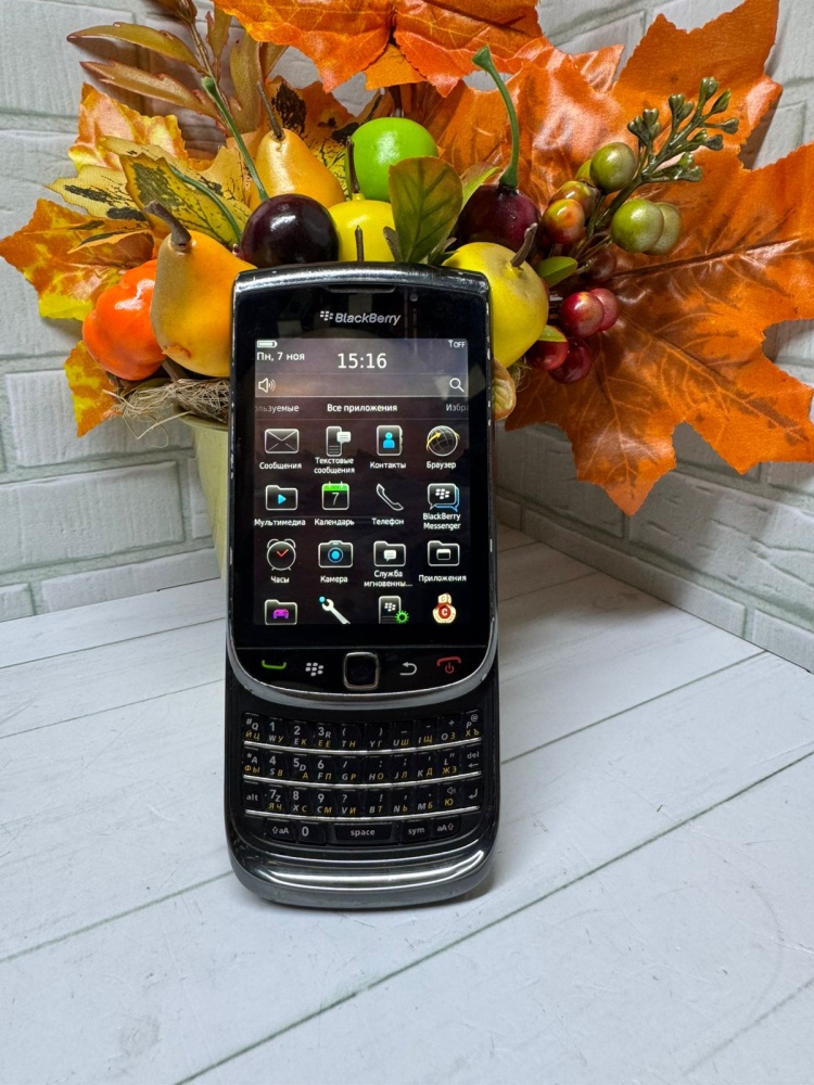 Мобильный телефон Blackberry 9800