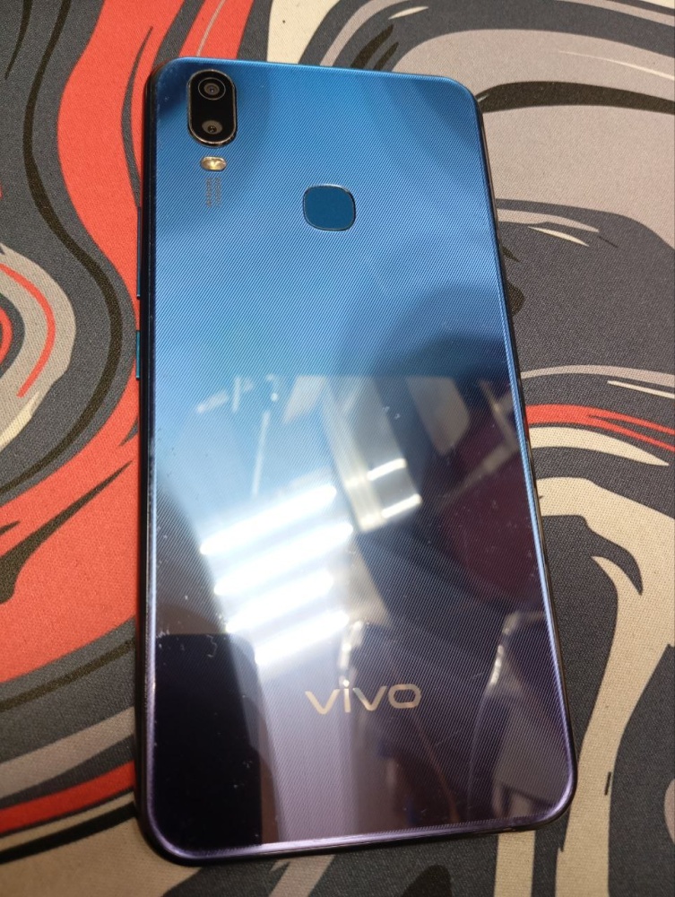 Смартфон Vivo Y11 3/32 гб