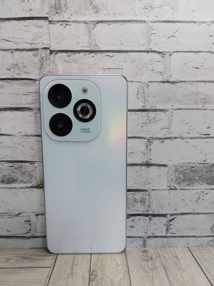 Мобильный телефон Infinix Smart 8 pro 4/64
