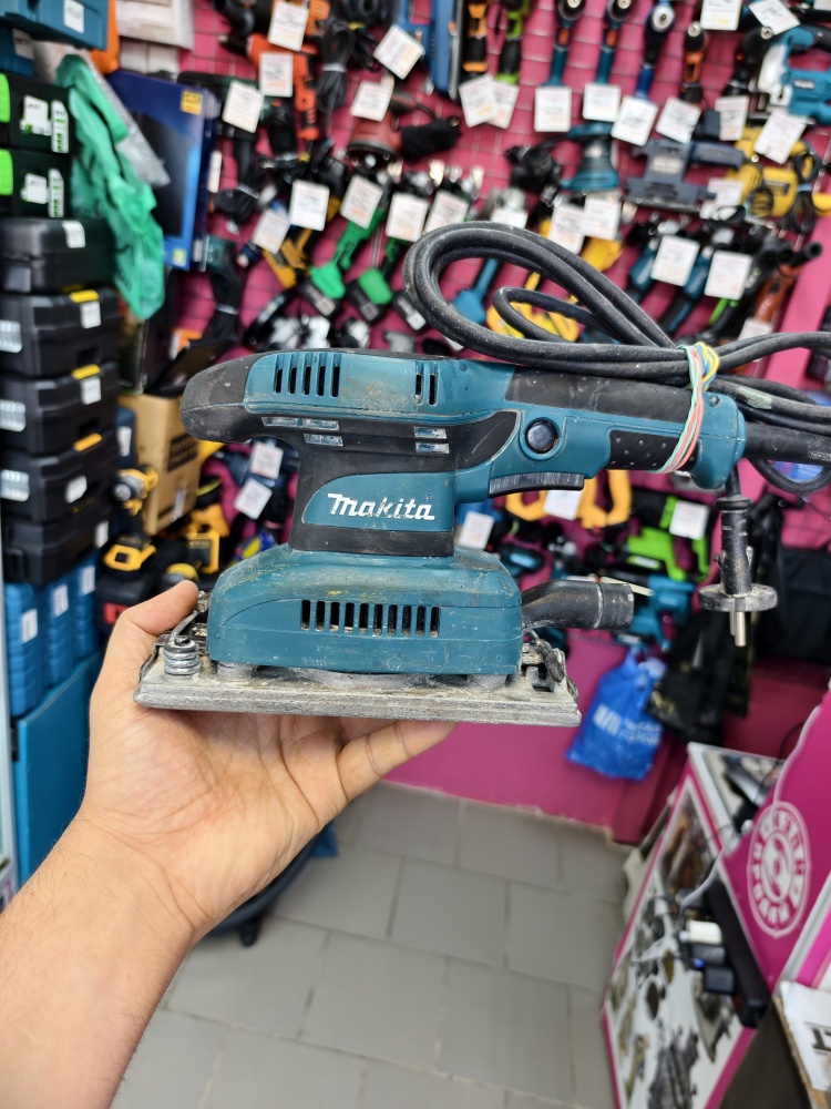 Шлифмашина MAKITA BO3710
