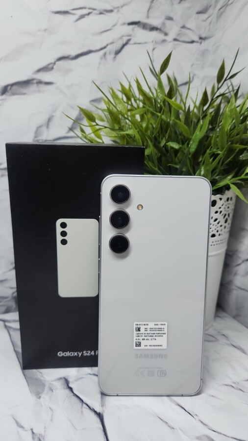 Смартфон Samsung S24 FE 8-128