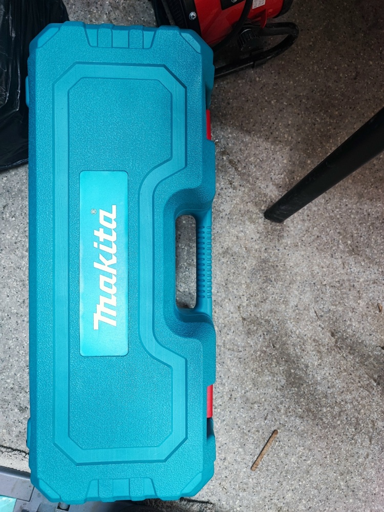 Цепная электропила Makita