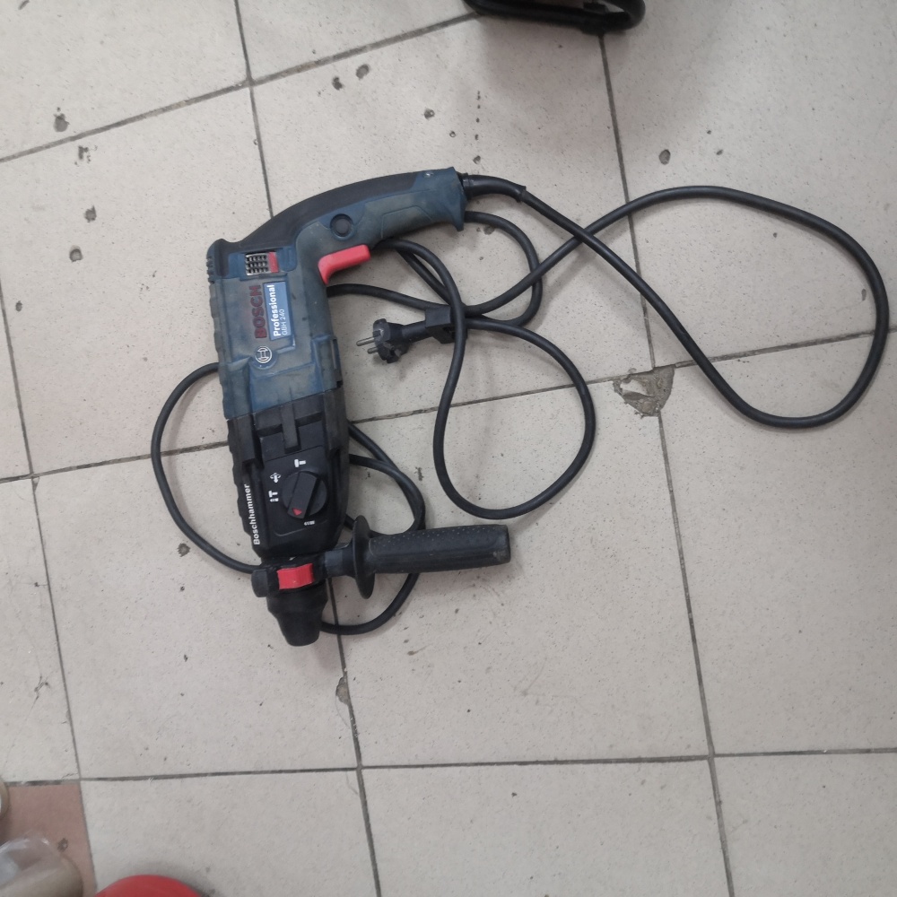 Перфоратор BOSCH 240