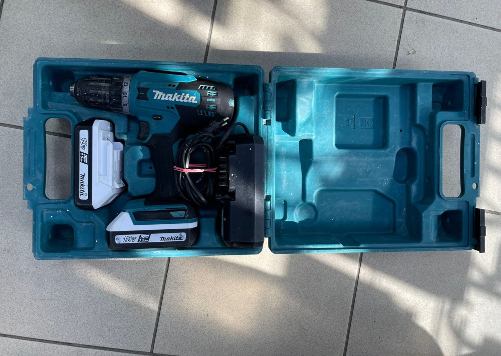 Шуруповерт Makita DF488D