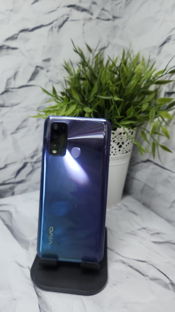 Смартфон Vivo V1965A 8-128