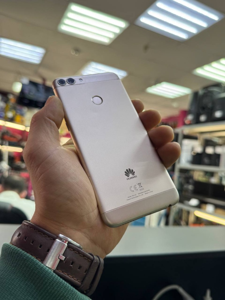 Смартфон Huawei P Smart 32Gb