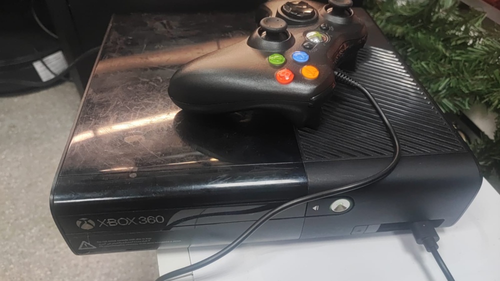 Игровая приставка XBOX 360