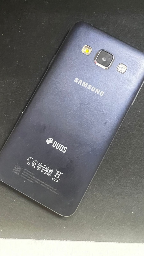 Смартфон Samsung A3  16ГБ