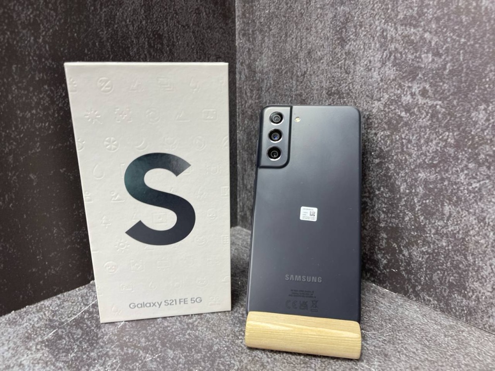 Смартфон Samsung S21 FE 5G 6/128