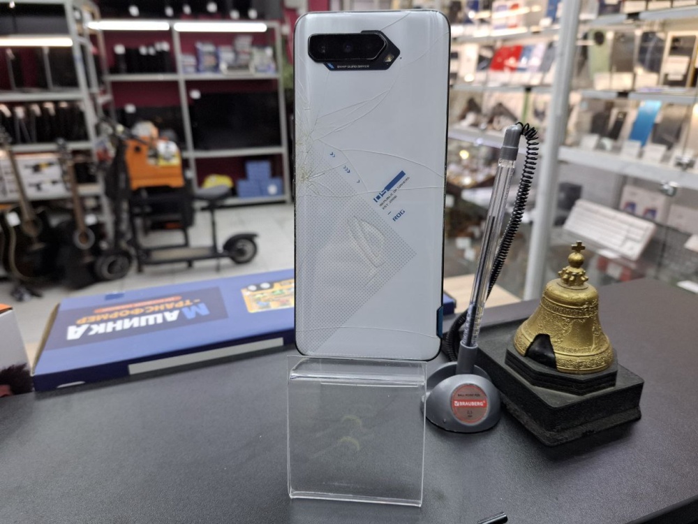 Мобильный телефон ASUS ROG 5S 512GB