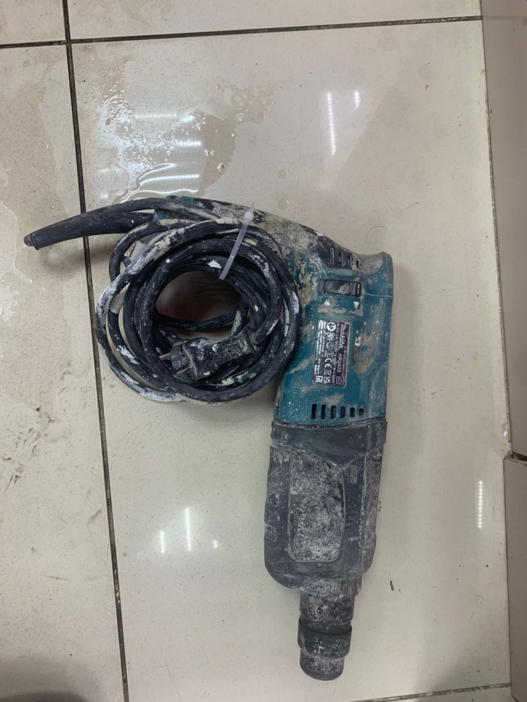 Перфоратор Makita HR2470