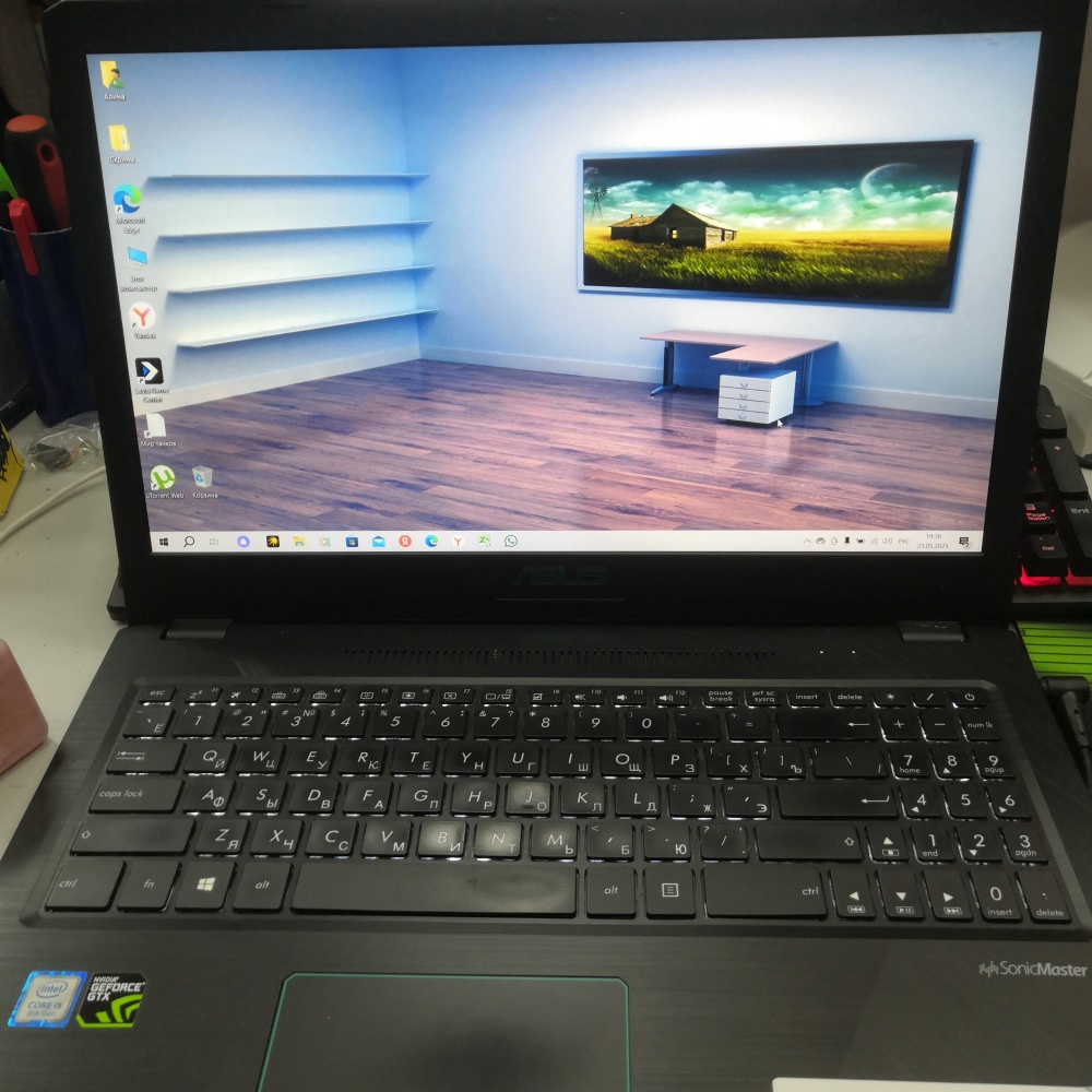 Ноутбук ASUS i5-8250U:8-1.6Ghz/ОЗУ 8/SSD 256Gb/1050 2Gb