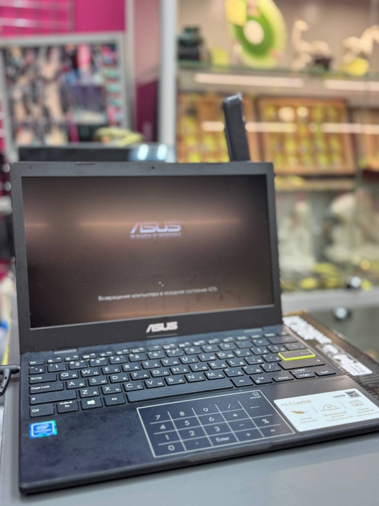 Ноутбук ASUS Laptop E210MA