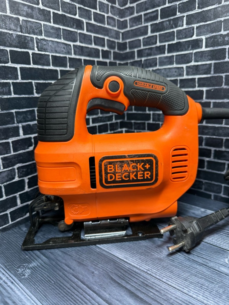 Лобзик Black & Decker KS701E