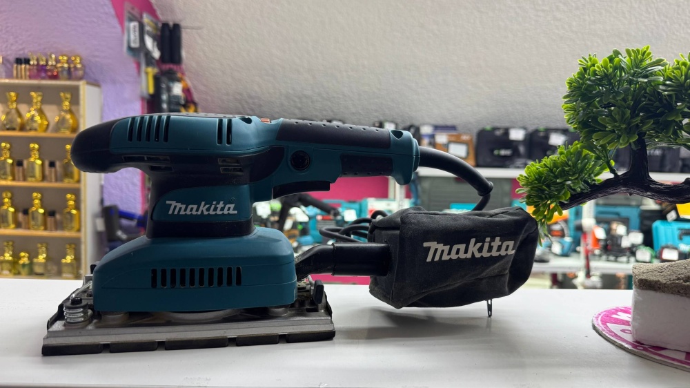 Вибрационная шлифмашина Makita BO 3711