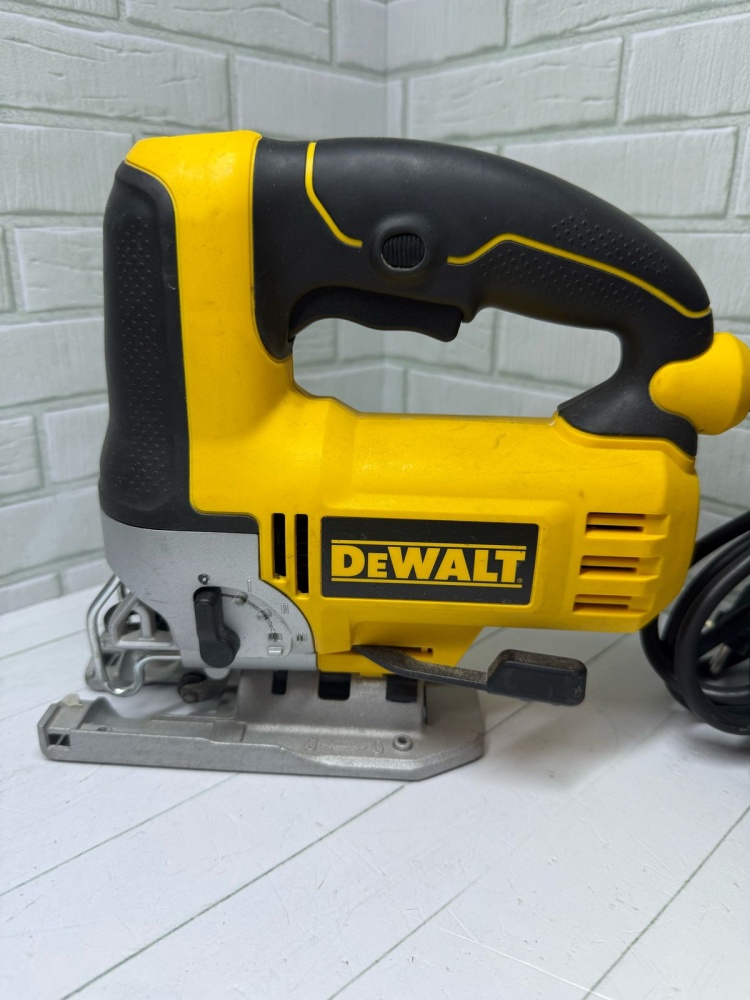 Лобзик DEWALT DW349-KS