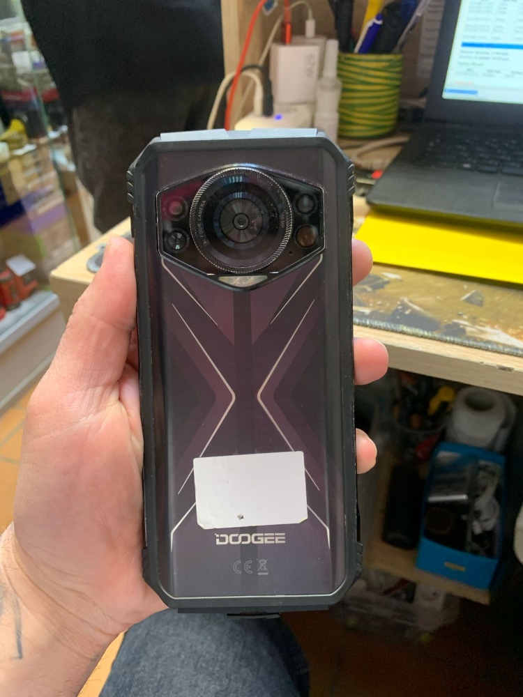 Мобильный телефон Doogee